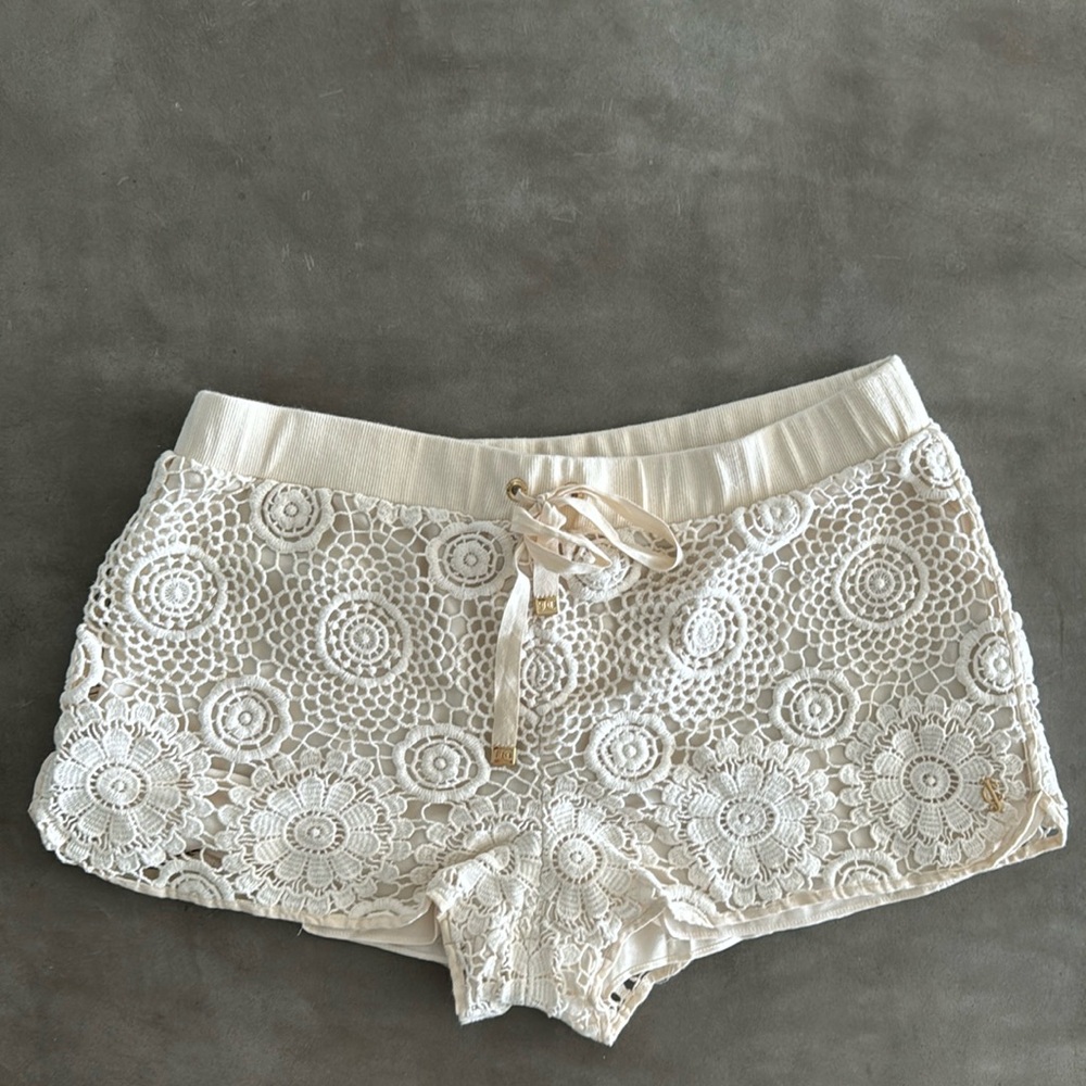Juicy couture, crochet lace short
